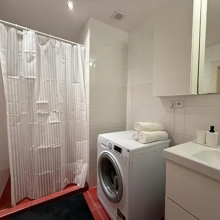 4bdr Infinity 100 M2 *